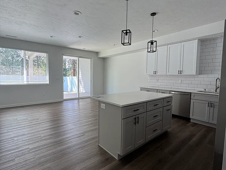 1010 S Julia St — Photo 11