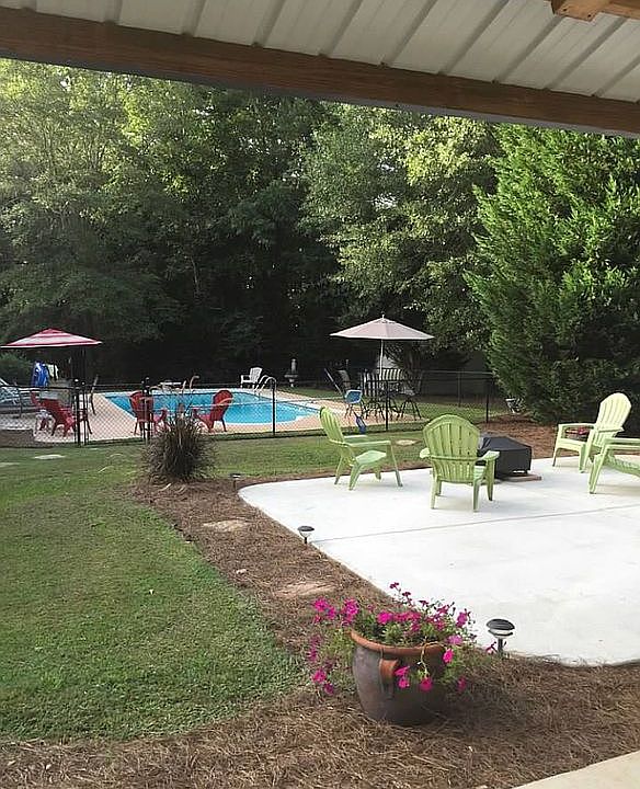 2nd image of 520 Calvin Rd
