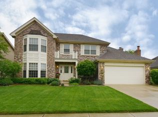 27W316 Chartwell Dr, Winfield, IL 60190