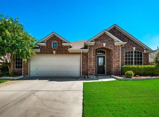 817 Hemlock Trl, Saginaw, TX 76131