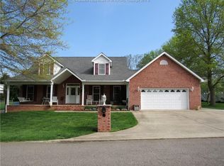 8 Hayes Ln, Hurricane, WV 25526