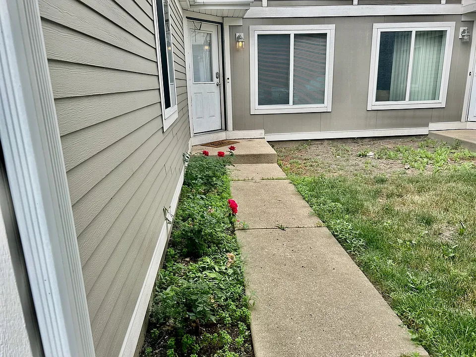 2732 Wilshire Ct