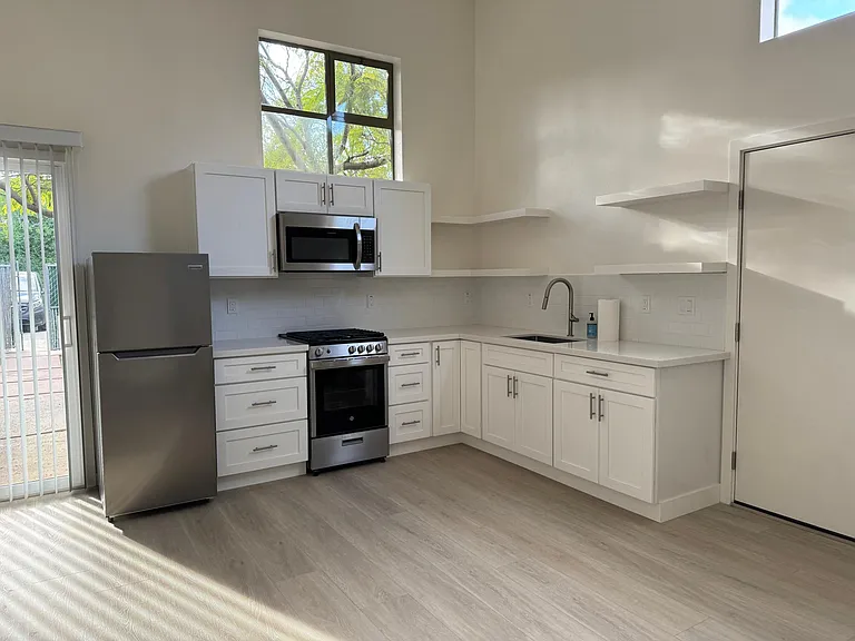 320A Myrtle St — Photo 3