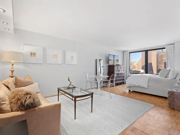 1623 3rd Avenue image 1 of 5