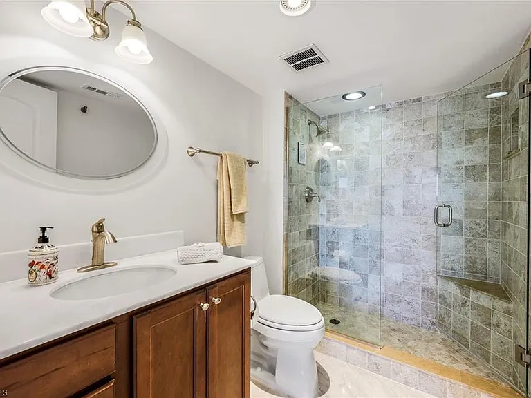 2750 Gulf Shore Blvd N #402 — Photo 13