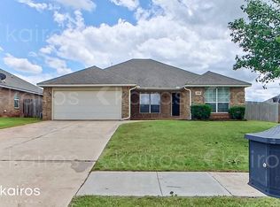 2416 SE 11th St, Moore, OK 73160