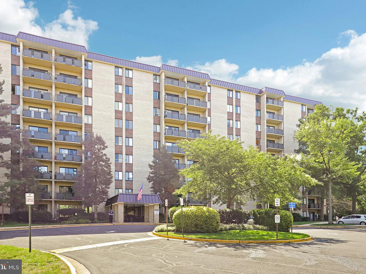 Woodlake Towers — Photo 3
