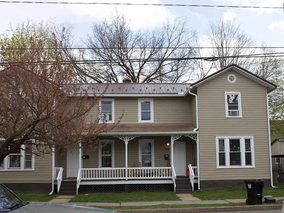 1049 Memorial Ave