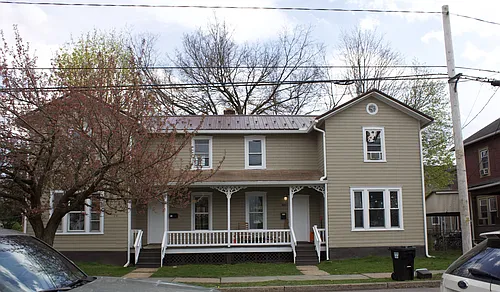 1049 Memorial Ave Photo 1