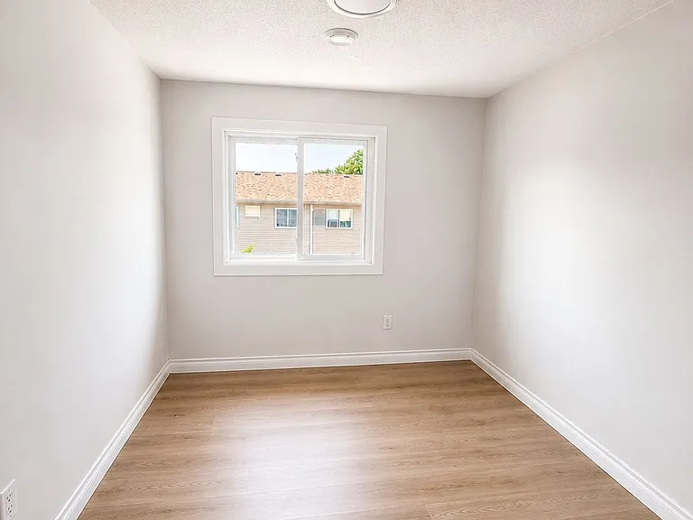 450 Pond Mills Rd #15 — Photo 20