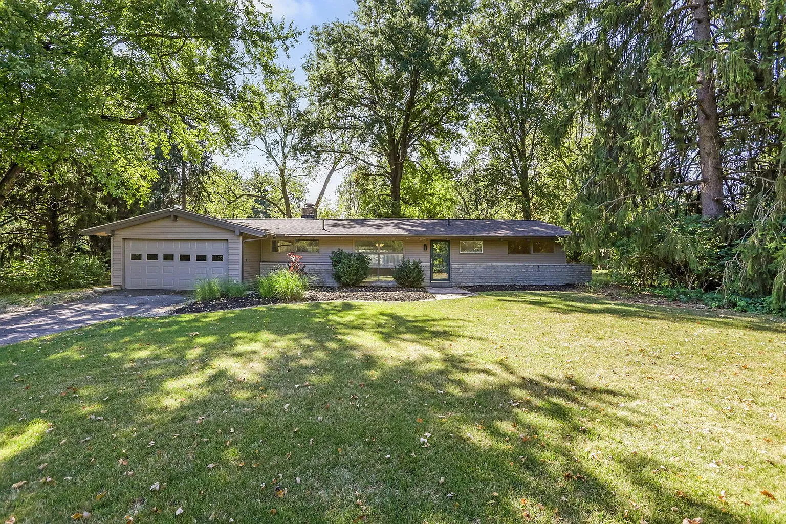 3231 Fishinger Rd photo 1