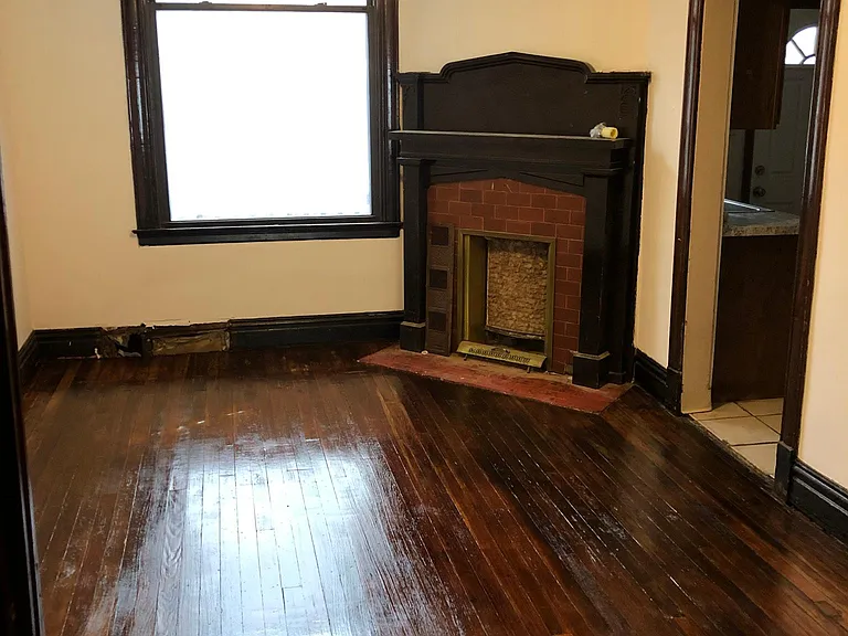 70 Pasadena St — Photo 4