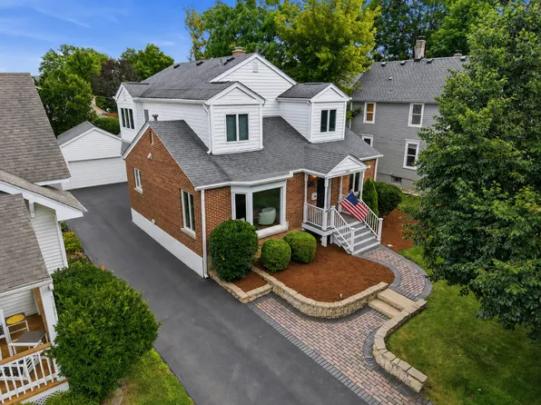 439 North Ave, Barrington, IL 60010