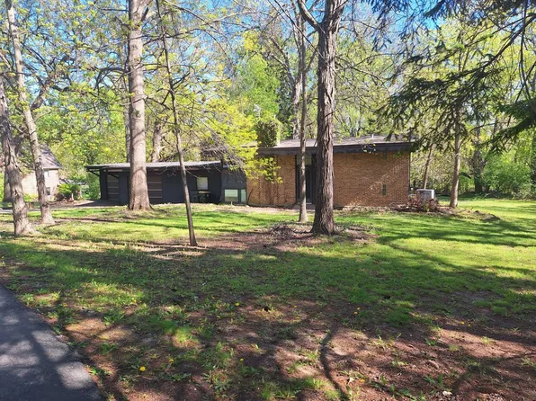 2065 Hickory Ln, Schaumburg, IL 60195
