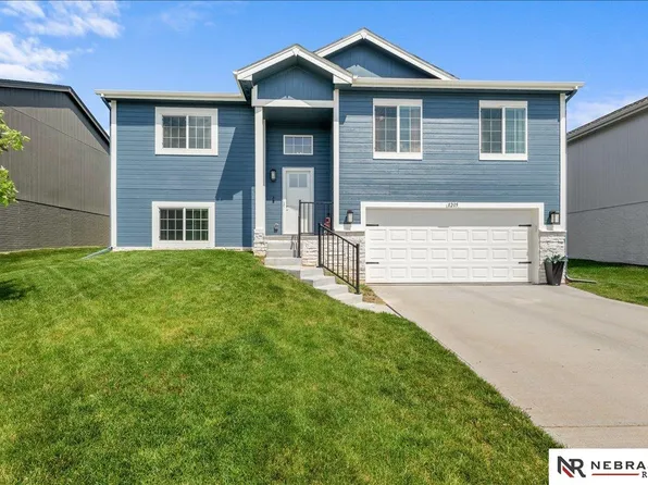 8205 N 174th Ave, Bennington, NE 68007