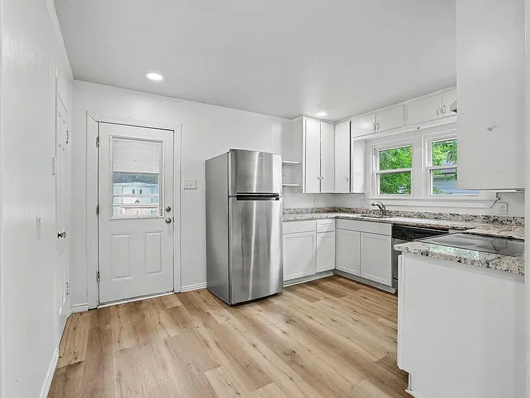 1112 N Lockhart St — Photo 20