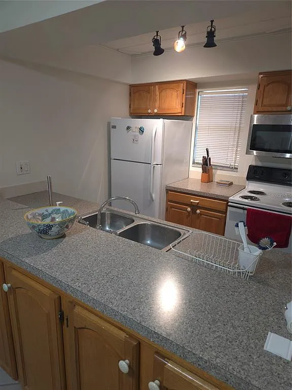 2 bed, 1.0 bath, 872 sqft, $1,395 — Photo 4