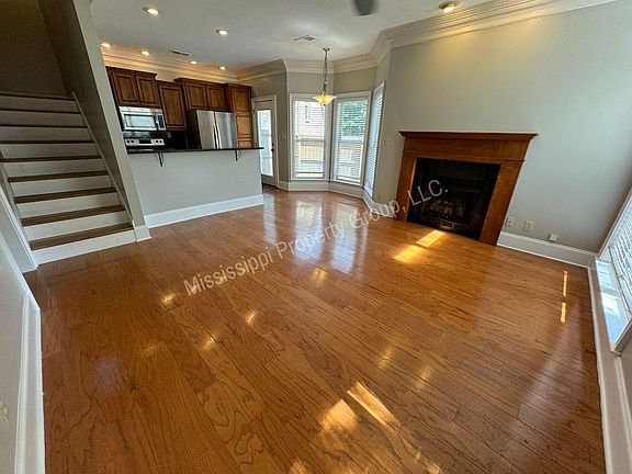 2nd image of 116 Falls Grove Dr