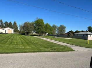 1680 SE Boutell Rd, Essexville, MI