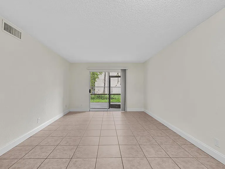 2510 Riverside Dr #2510 — Photo 13