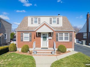 281 Fencsak Ave, Elmwood Park, NJ 07407