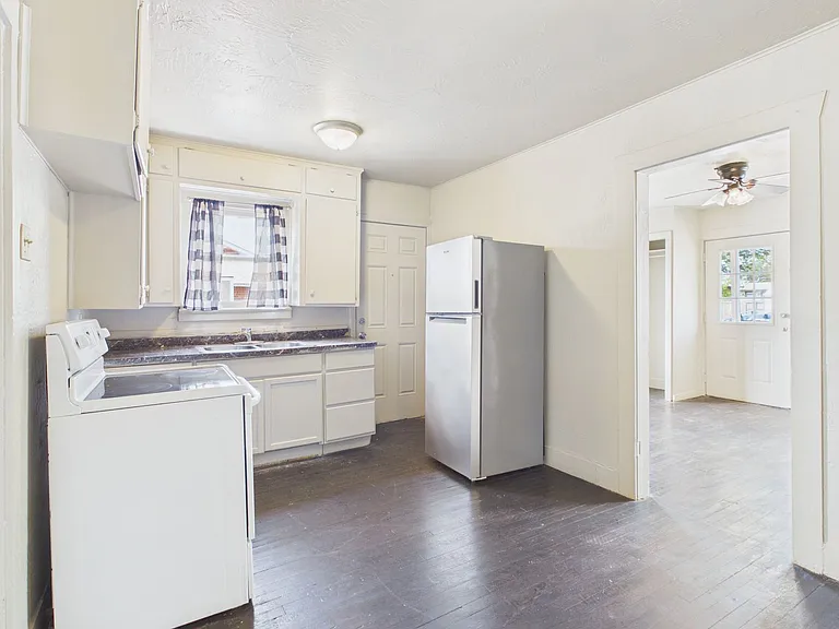 913 S Louisiana St #B — Photo 10