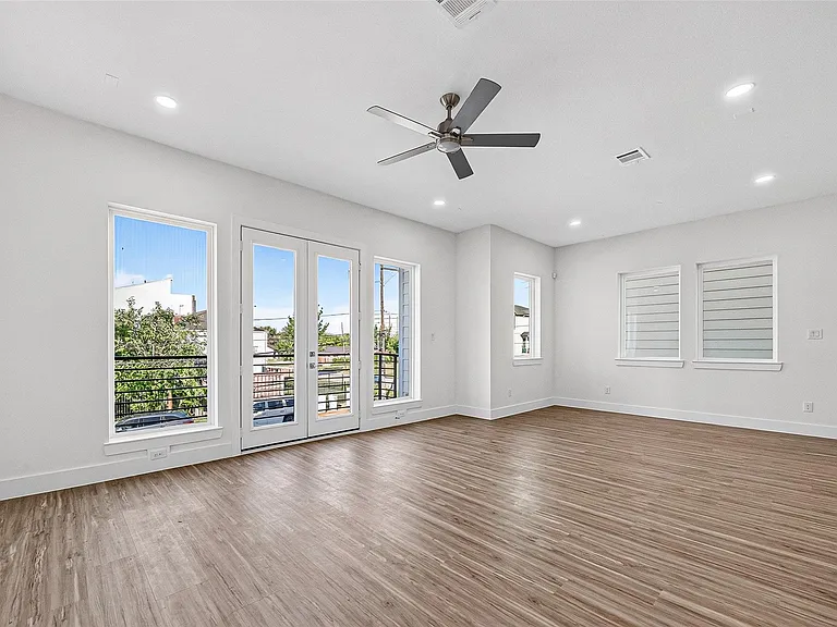 2105 Holman St — Photo 13