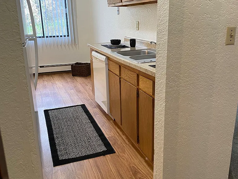 Hazelwood Apartments — Photo 9
