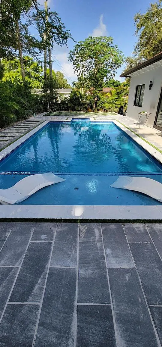 Stormproof Sub — Photo 3