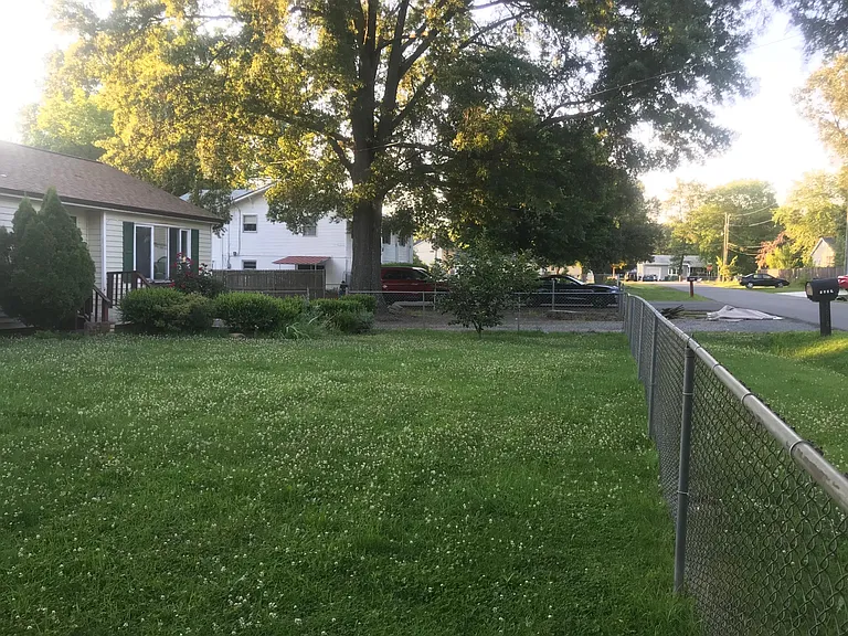 Poplar St — Photo 4
