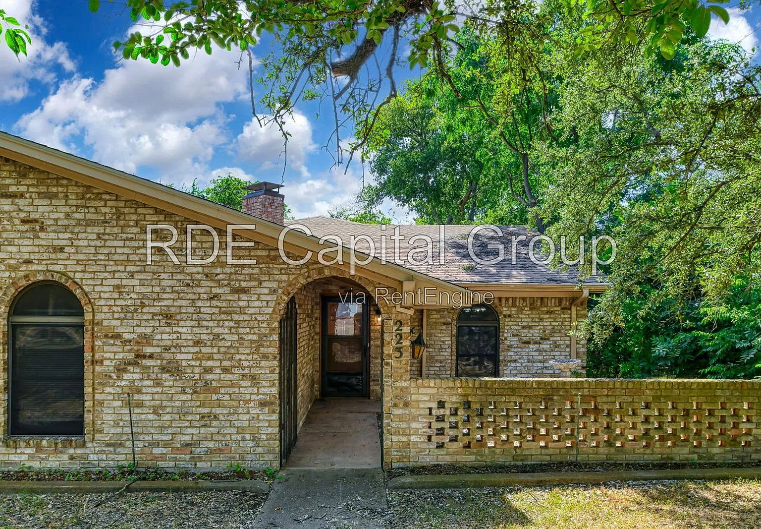 4 bed, 2.0 bath, 2700 sqft, $2,250 — Photo 3