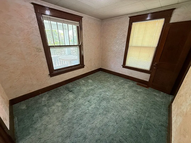 825 N Broadway Ave. — Photo 20