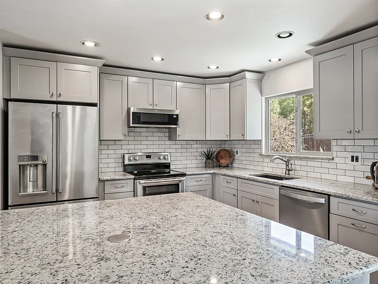 5585 Escondido Dr — Photo 7