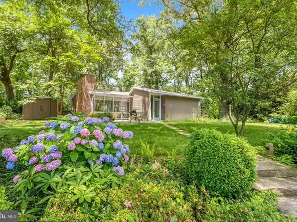 1917 Marthas Rd, Alexandria, VA 22307