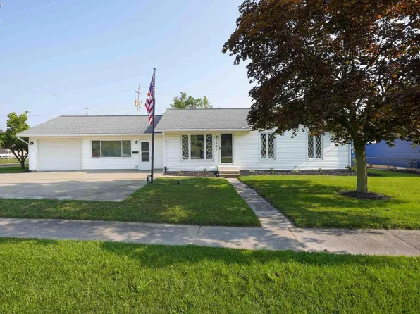 1401 E State St, Port Clinton, OH 43452