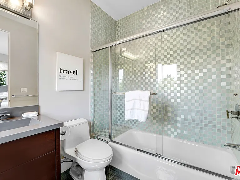 841 N Crescent Heights Blvd — Photo 30