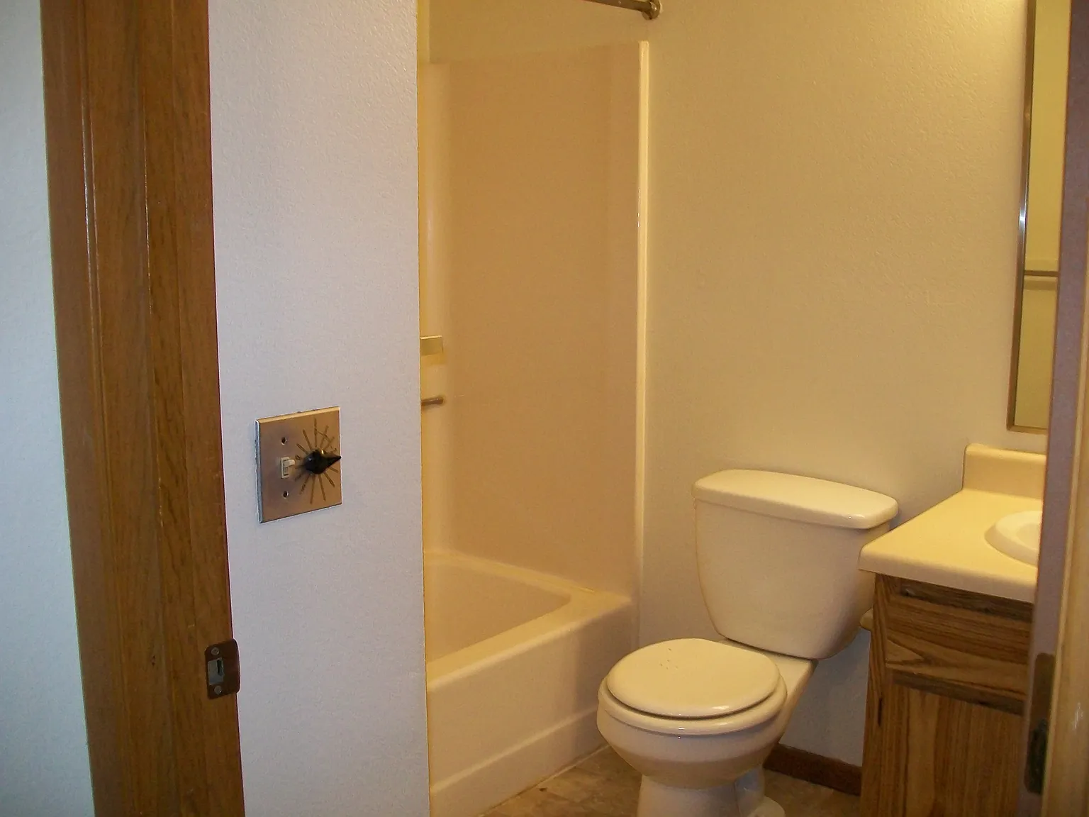 2 bed, 750 sqft, $1,182 — Photo 4