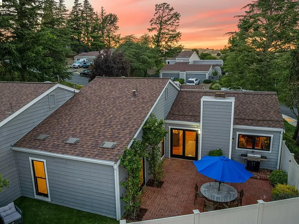 1911 Ascot Dr