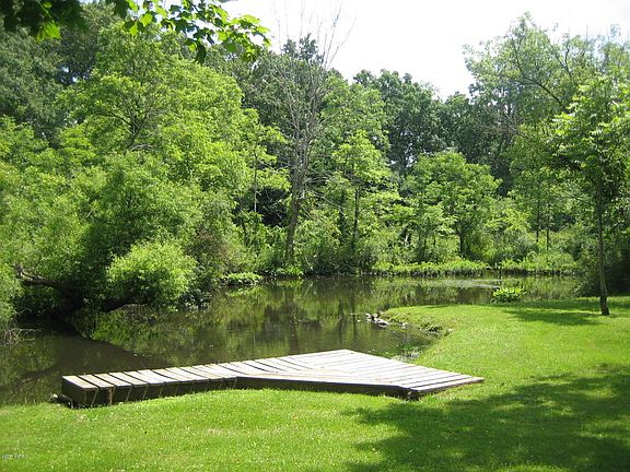 2nd image of 204 Creekside Dr
