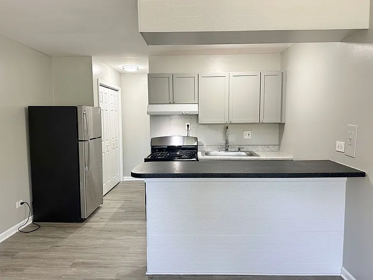 1940 Mark Ave #7 — Photo 4
