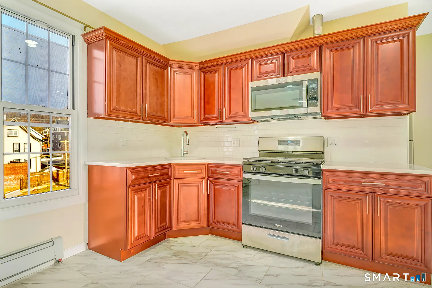 4 bed, 1.0 bath, 1138 sqft, $1,850 — Photo 3