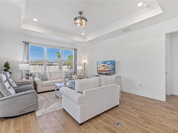 3rd image of 15850 Blue Ridge WAY