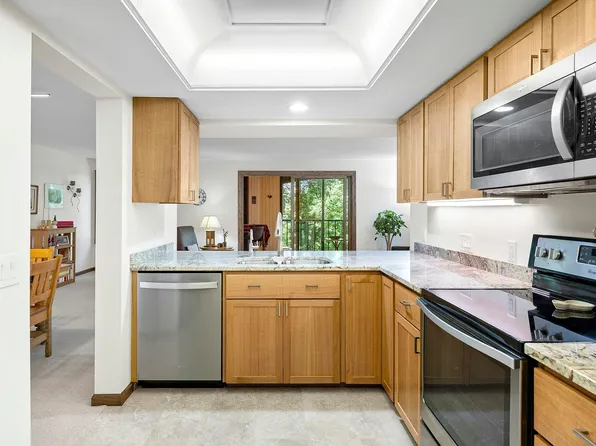 5601 Dewey Hill Rd APT 214, Edina, MN 55439