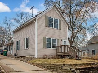 922 6th St S, Stillwater, MN 55082