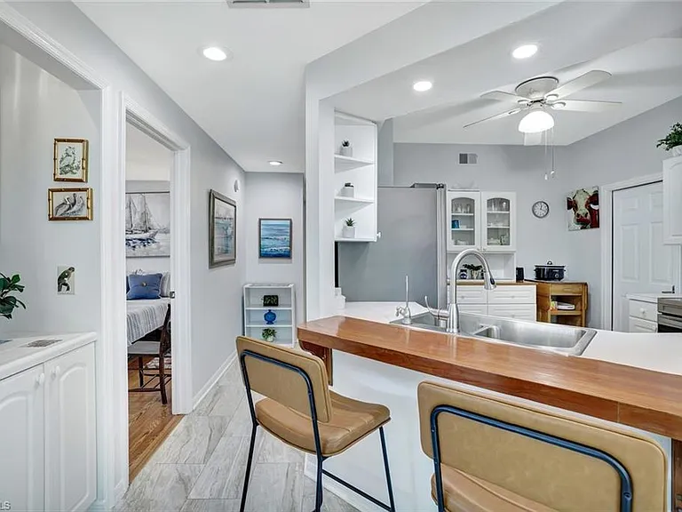 613 Windsor Sq #101 — Photo 4