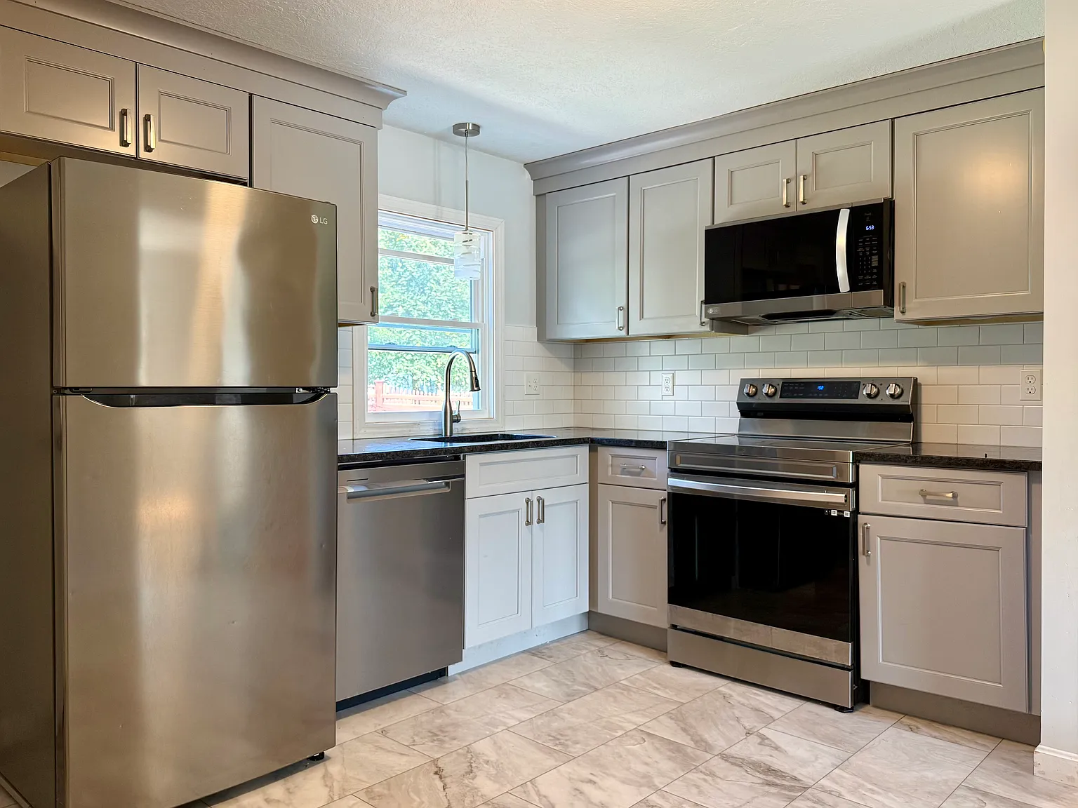 4 bed, 1548 sqft, $3,595 — Photo 3