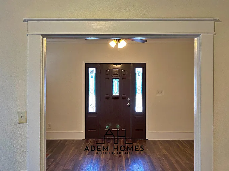 909 N Willett St — Photo 2