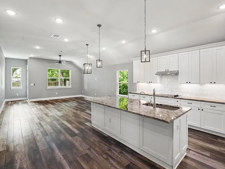 203 E Salty St — Photo 10