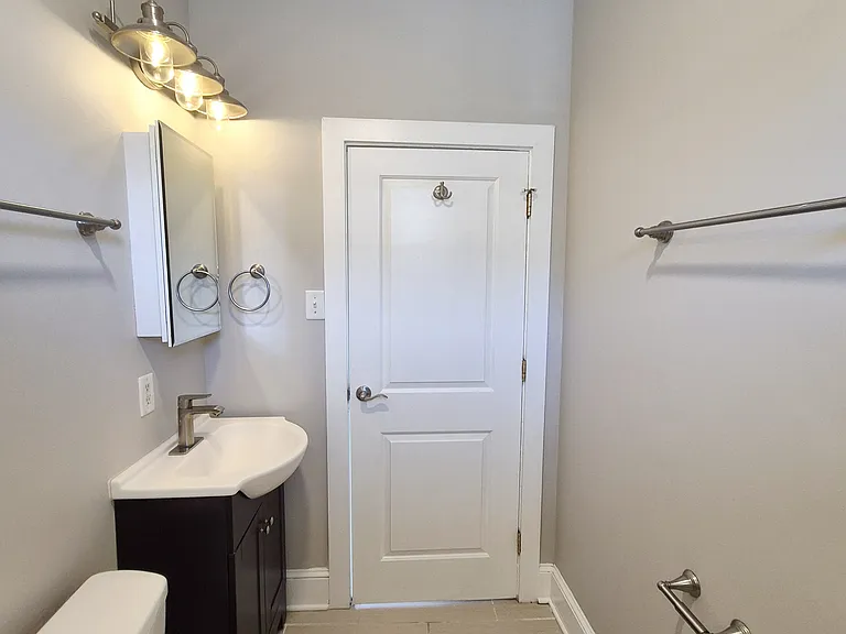 2113 Barton Ave — Photo 29