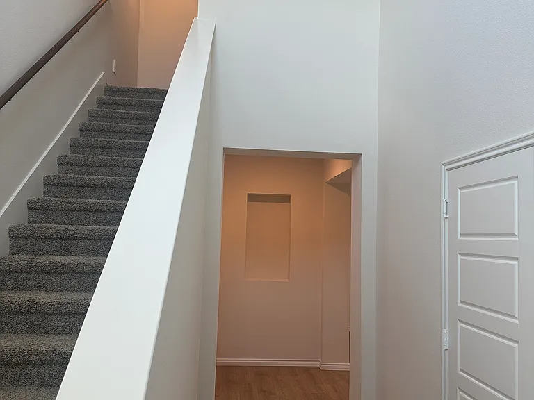 1318 Crookpost Dr — Photo 3